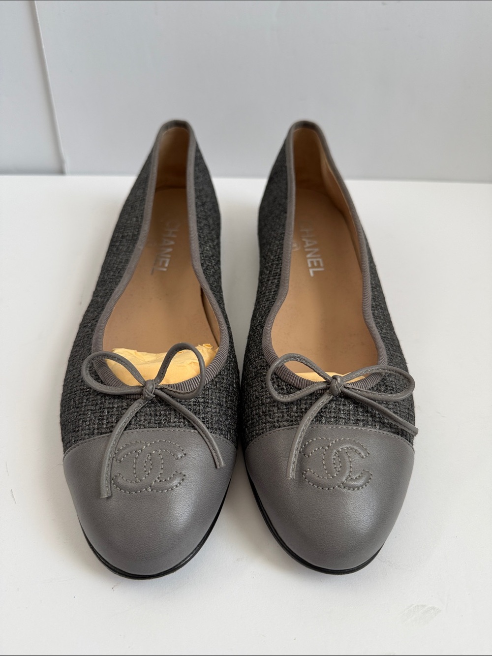 Chanel Gray Tweed & Leather CC Logo Ballet Flats with Bow